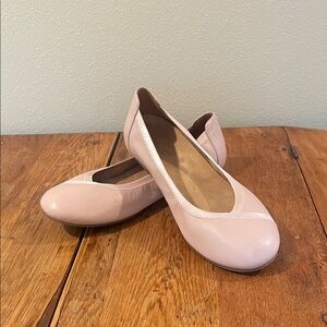 Vionic Caroll Ballet Flats – Shell Pink Leather – Women’s Size 8